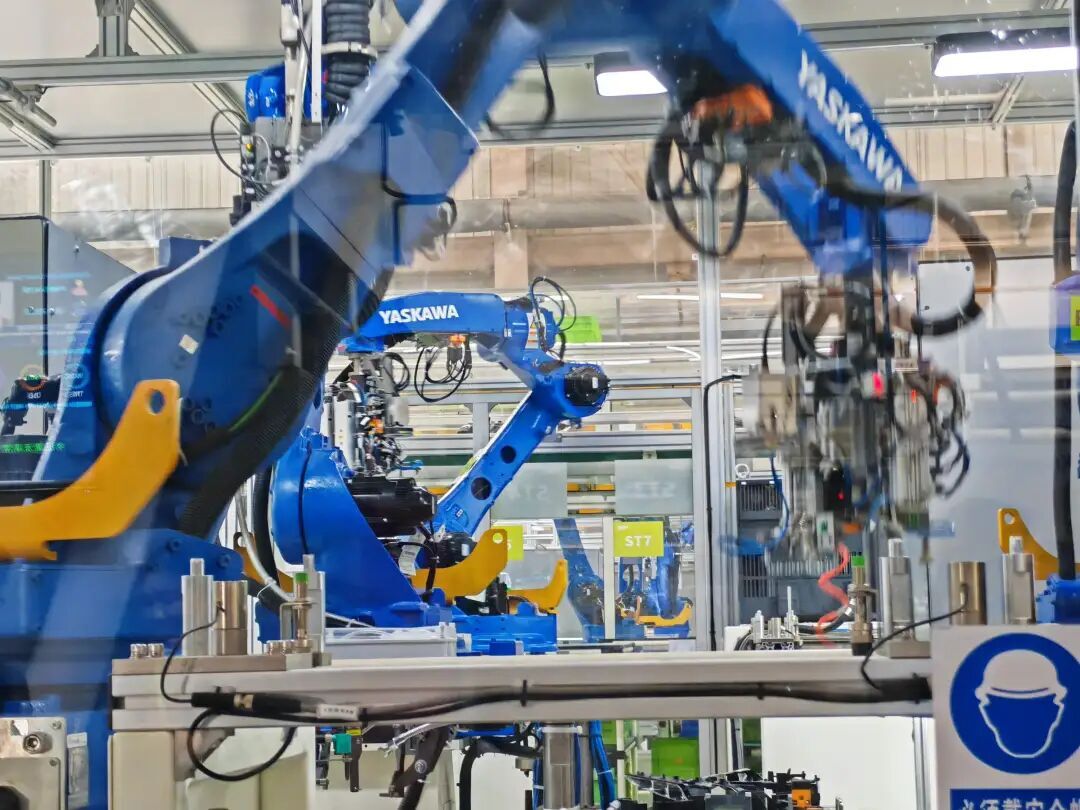 光速智造 探秘法雷奥武汉工厂，每36秒一只车灯的全球智造之旅